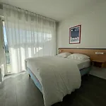 A Avec Piscine Chauffee Et Parking Prive - Fr-1-239-560 公寓 *