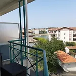 A Avec Piscine Chauffee Et Parking Prive - Fr-1-239-560