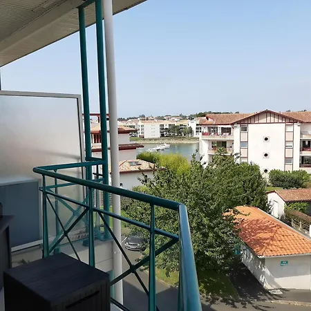 A Avec Piscine Chauffee Et Parking Prive - Fr-1-239-560