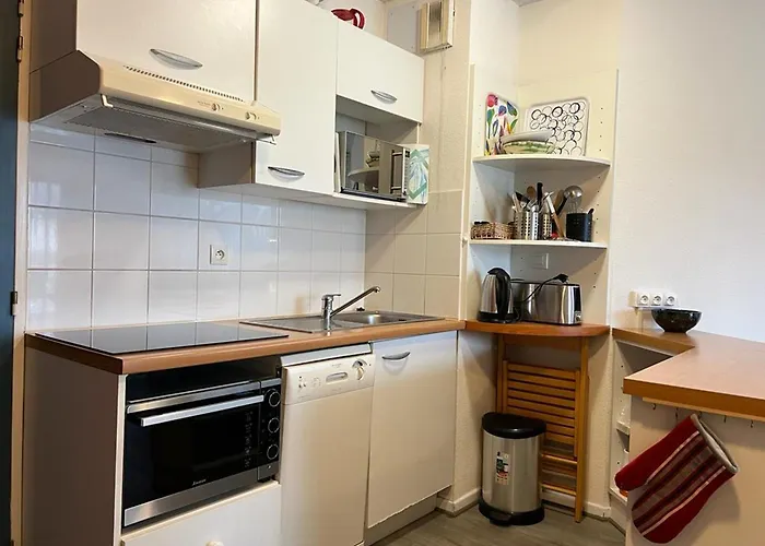 à Avec Piscine Chauffée Et Parking Privé - Fr-1-239-560