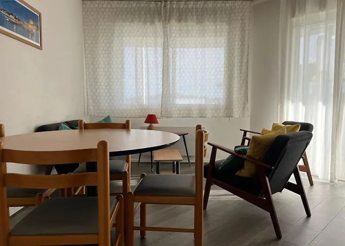 à Avec Piscine Chauffée Et Parking Privé - Fr-1-239-560 Appartamento *